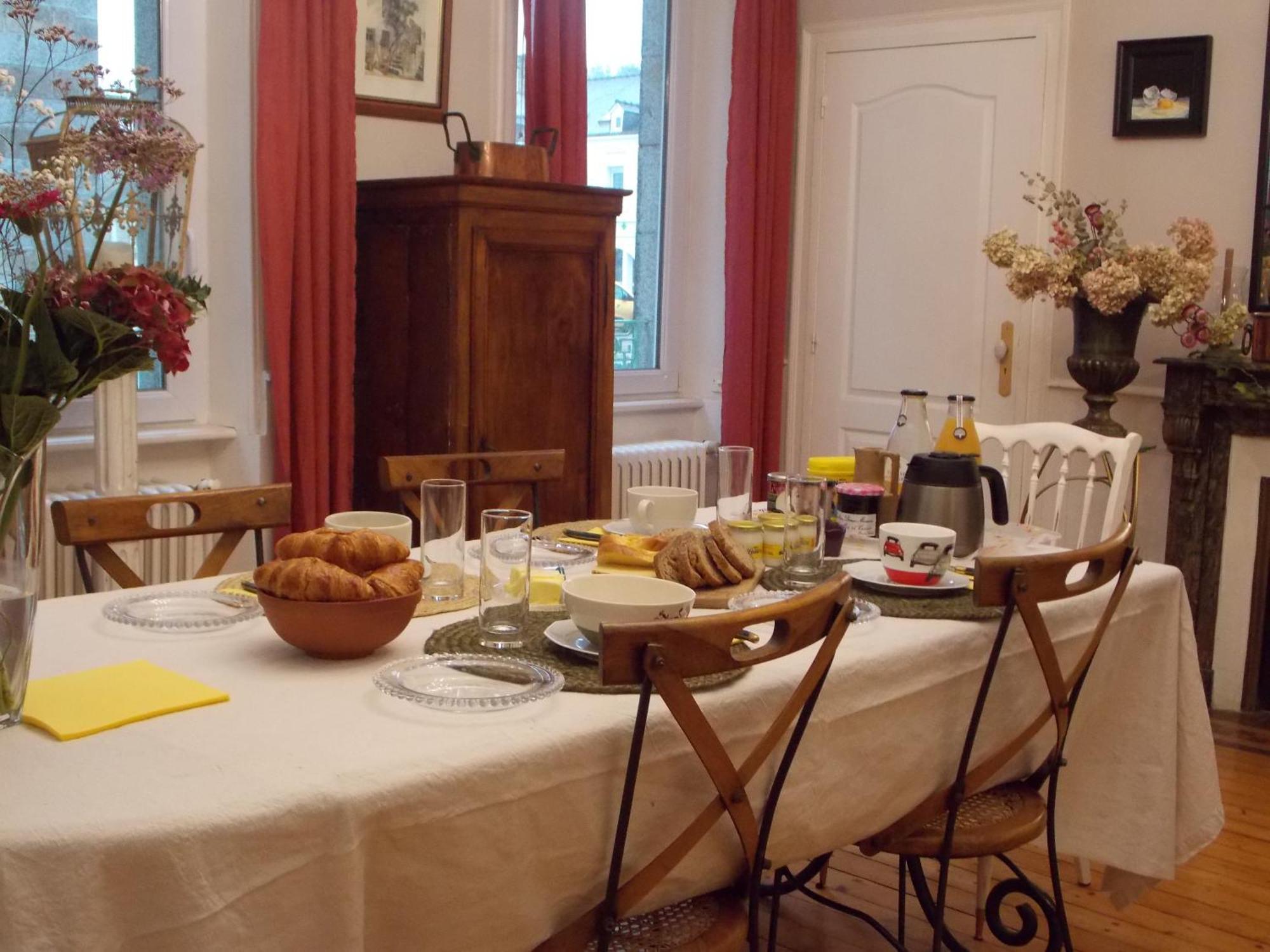 La Vie De Chateau En Toute Amitie Et Simplicite Montaudin Exteriör bild
